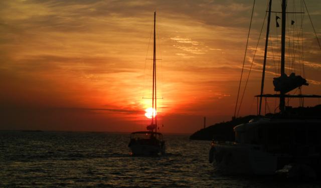 See a Bahamas Sunset from your sailboat