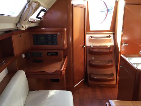 Sailboat charter Beneteau Oceanis 31