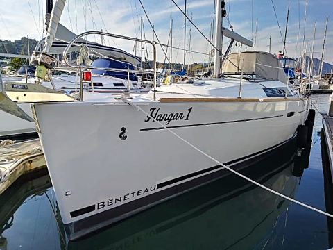 Beneteau Oceanis 37 Platinum Edition Charter Boat