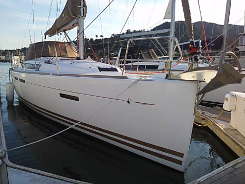 Jeanneau 409 charter boat in Sausalito