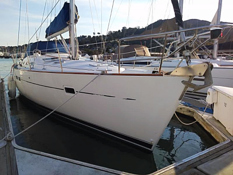 Sijambo Beneteau 423 charter sailboat